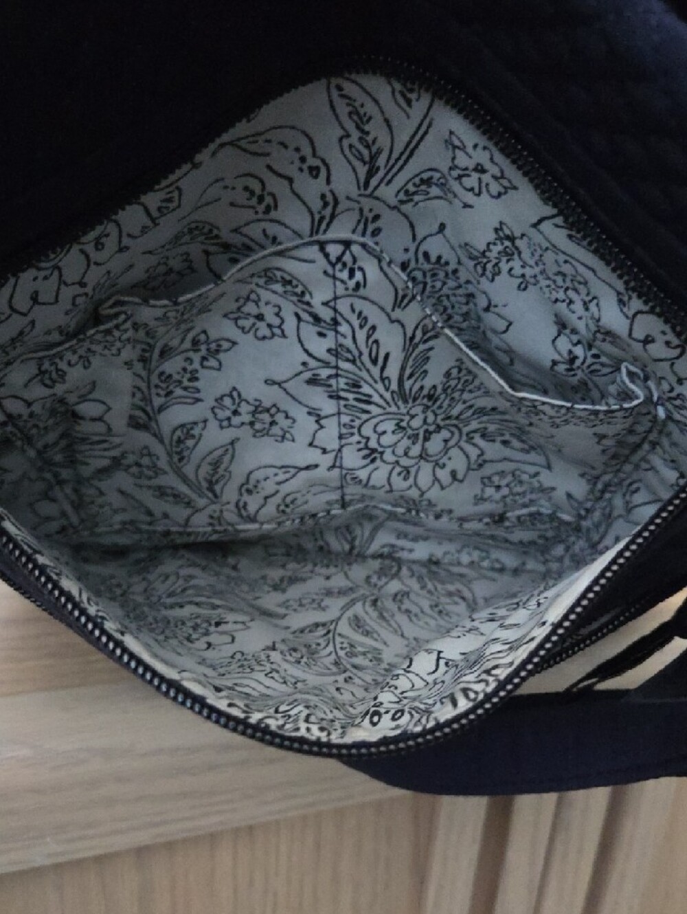 NWOT Vera Bradley Triple Zip Hipster Quilted Crossbody in Navy Blue - Picture 10 of 10